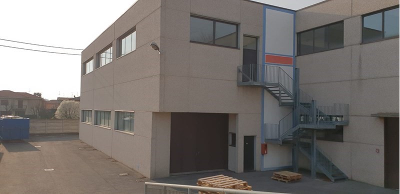 Capannone in Vendita a Pedrengo, 2'200'000€, 3000 m²