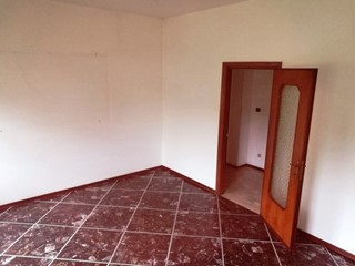 Appartamento in Vendita a Imperia, zona Porto Maurizio centro, 140'000€, 90 m²