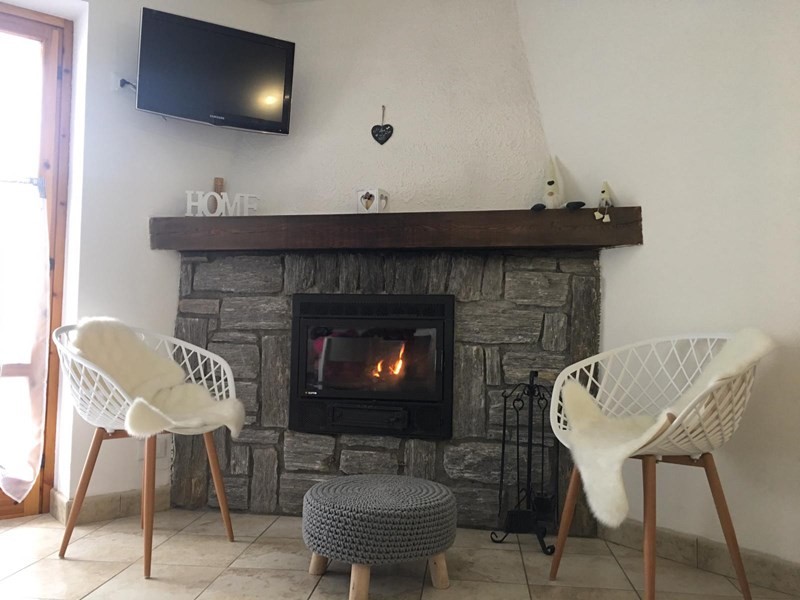 Trilocale in Vendita a Torgnon, zona Fraz. Mongnod, 180'000&euro;, 75 m², arredato