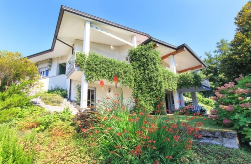 Villa in Vendita a Arona, zona Collinare, 530'000€, 375 m²