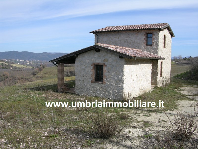 Rustico in Vendita a Todi, zona Todi, 250'000€, 136 m²
