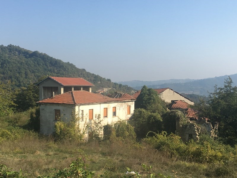Cascina in Vendita a Mombaldone, zona Dovagna, 490'000&euro;, 400.000