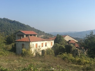 Cascina in Vendita a Mombaldone, zona Dovagna, 490'000&euro;, 400.000