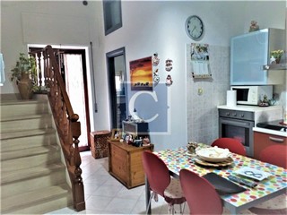 Trilocale in Vendita a Castellana Grotte, zona centro, 80'000€, 80 m²