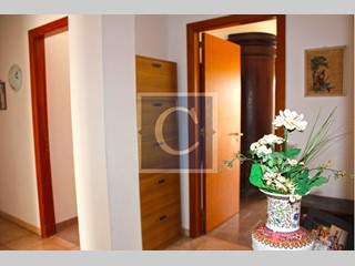 Appartamento in Vendita a Castellana Grotte, zona centrale, 150'000€, 120 m²