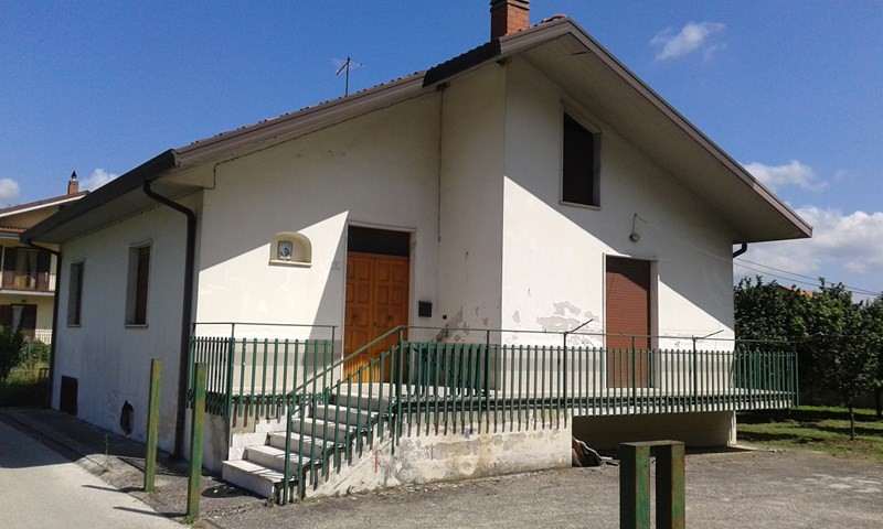 Casa Indipendente in Vendita a San Michele di Serino, zona centro, 140'000&euro;, 100 m², con Box