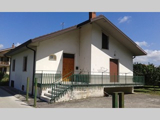 Casa Indipendente in Vendita a San Michele di Serino, zona centro, 140'000&euro;, 100 m², con Box