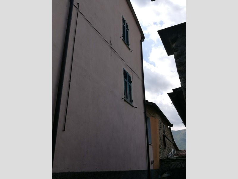 Trilocale in Vendita a Aurigo, 50'000€, 80 m²