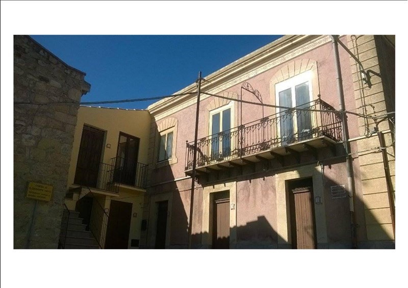 Villa in Vendita a Cefalù, zona Castellana Sicula , 95'000€, 150 m²