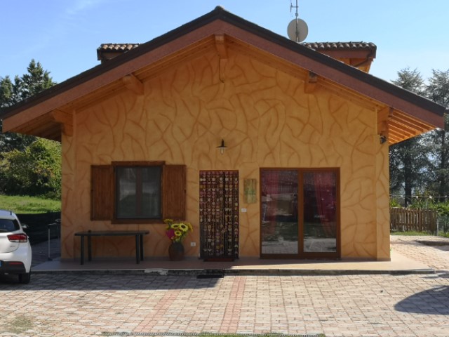 Casa Indipendente in Affitto a Pizzoli, zona via del vallone 30, 500€, 180 m², arredato