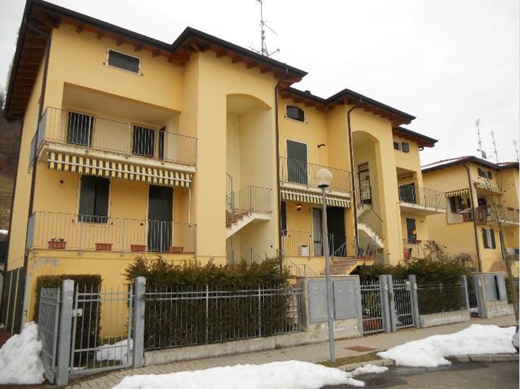 Appartamento in Vendita a Baiso, zona Malpasso, 115'000€, 140 m²