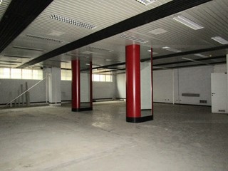 Negozio in Affitto a Como, 5'000€, 500 m²