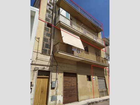 Appartamento in Vendita a Niscemi, zona NISCEMI VIA VENEZIA / TORINO, 85'000€, 130 m², con Box