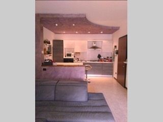 Trilocale in Vendita a Dolzago, zona centrale, 170'000€, 85 m², arredato, con Box