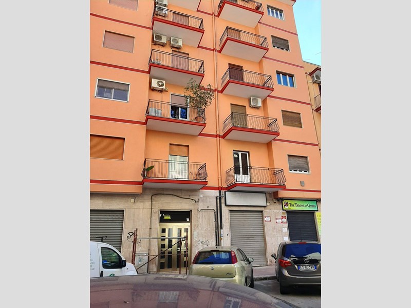 Quadrilocale in Vendita a Taranto, zona Italia-Montegranaro, 110'000€, 128 m²