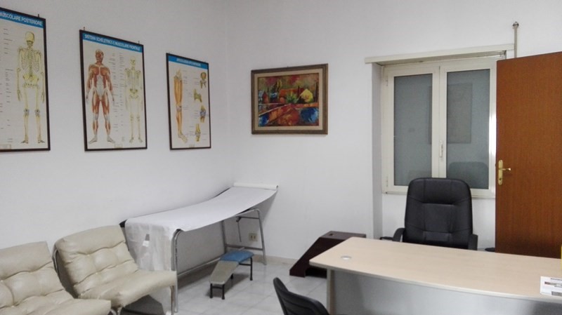 Negozio in Affitto a Roma, zona SAN PAOLO, 1'500€, 135 m²