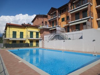 Bilocale in Vendita a Brezzo di Bedero, 210'000€, 50 m², arredato, con Box