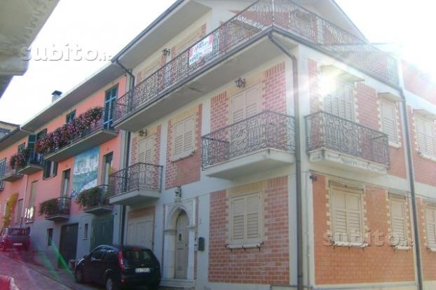 Casa Indipendente in Vendita a Paternopoli, zona piazza xxiv maggio, 250'000€, 350 m², con Box