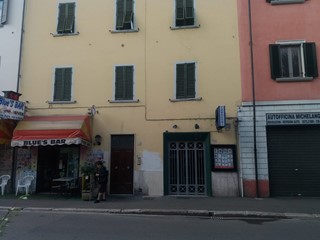 Negozio in Affitto a Arezzo, zona VIALE MICHELANGELO 126, 800€, 30 m²