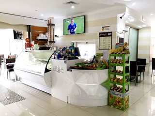 Attività commerciale in Vendita a Roma, zona CASSIA GIUSTINIANA, 540'000€, 280 m², arredato, con Box