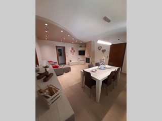 Appartamento in Vendita a Susegana, zona COLFOSCO, 170'000€, 105 m²