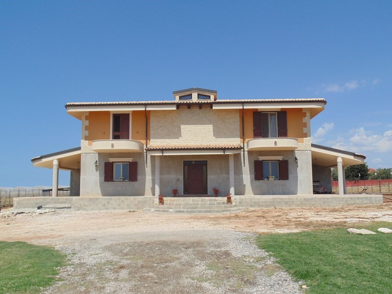 Casa Indipendente in Vendita a Pachino, 750'000€, 600 m²