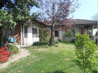 Villa in Vendita a Alice Castello, zona Via Lago 26, 198'000€, 335 m², arredato