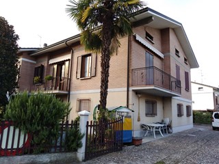 Villa bifamiliare in Vendita a Bibbiano, zona Barco , 240'000€, 280 m², con Box