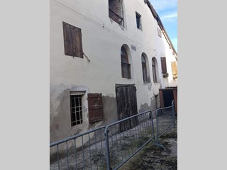 Rustico in Vendita a Albinea, zona Borzano , 50'000€, 280 m²