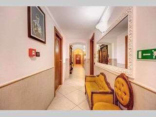 Attività commerciale in Vendita a Roma, zona Centro storico Esquilino, 1'500'000€, 450 m², arredato