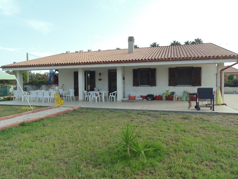 Villa in Vendita a Pachino, zona San Lorenzo, 200 m²
