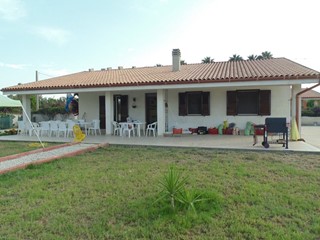 Villa in Vendita a Pachino, zona San Lorenzo, 200 m²
