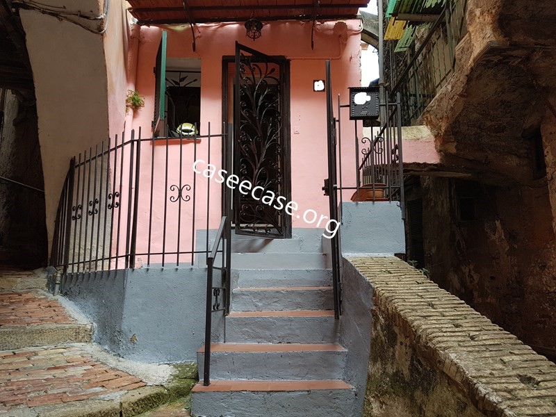 Trilocale in Vendita a Sanremo, zona Pigna, 130'000€, 72 m², arredato