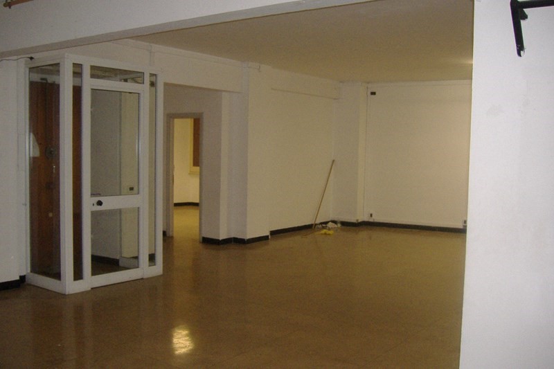 Ufficio in Affitto a Genova, zona Centrostorico, 850€, 132 m²
