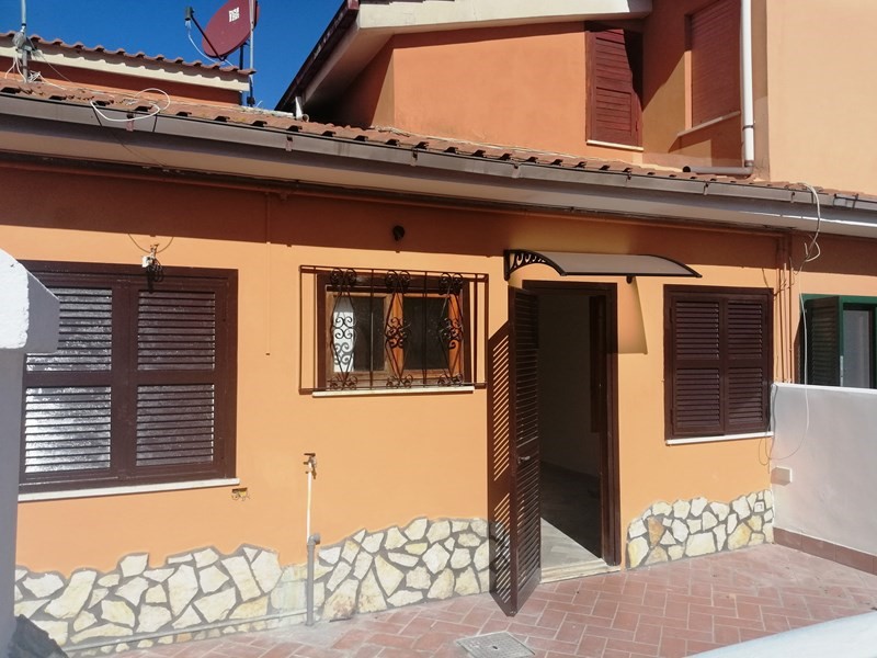Villetta a schiera in Affitto a Pomezia, zona MARTIN PESCATORE, 500€, 50 MQ CIRCA