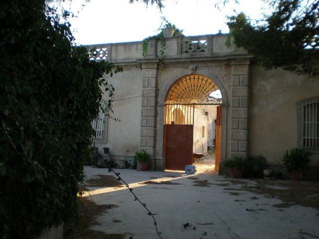 Rustico in Vendita a Pachino, zona Carrata, 1500 m²