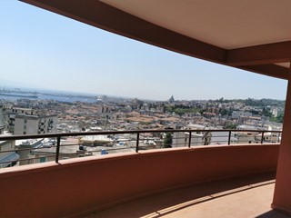 Appartamento in Vendita a Messina, zona Salita ogliastri, 169'000€, 135 m²