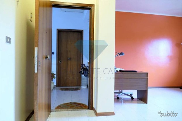 Quadrilocale in Vendita a Mascalucia, 80'000€, 90 m², con Box