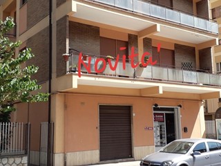 Appartamento in Vendita a Avellino, zona via Roma 52, 185'000&euro;, 140 m², con Box