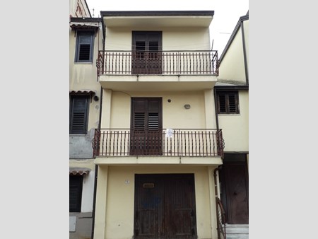 Casa Semi Indipendente in Vendita a San Michele di Serino, zona via Largo Mercato, 100'000&euro;, 120 m², con Box