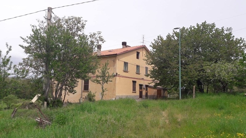 Casale in Vendita a Sant'Angelo del Pesco, zona Castel di Sangro , 130'000€, 250 m²