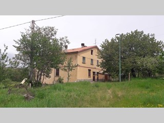 Casale in Vendita a Sant'Angelo del Pesco, zona Castel di Sangro , 130'000€, 250 m²