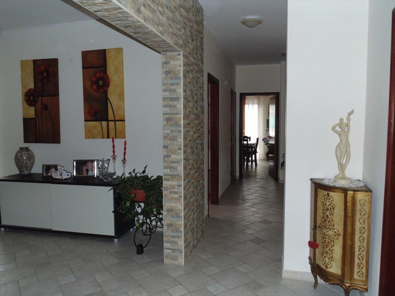 Appartamento in Vendita a Pachino, zona Tre colli, 99'000€, 130 m²