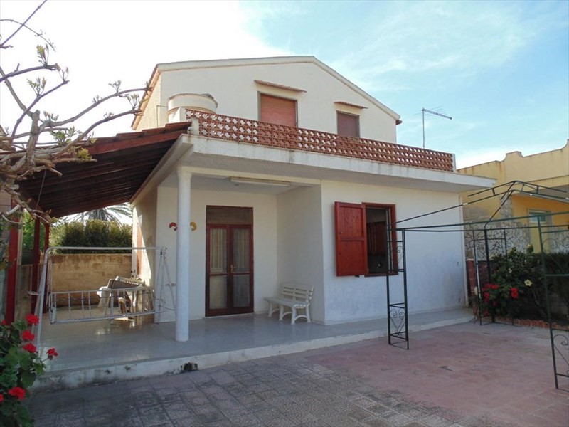 Villa in Vendita a Pachino, zona Granelli, 85'000€, 40+40 mq
