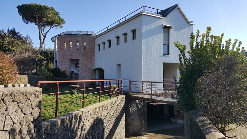 Villa in Vendita a Grottaferrata, zona Incrocio del Tuscolo, 890'000€, 280 m², con Box
