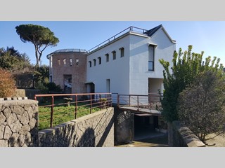 Villa in Vendita a Grottaferrata, zona Incrocio del Tuscolo, 890'000€, 280 m², con Box