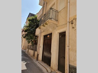 Casa Indipendente in Vendita a Alcamo, zona Alcamo, 38'000€, 110 m², arredato