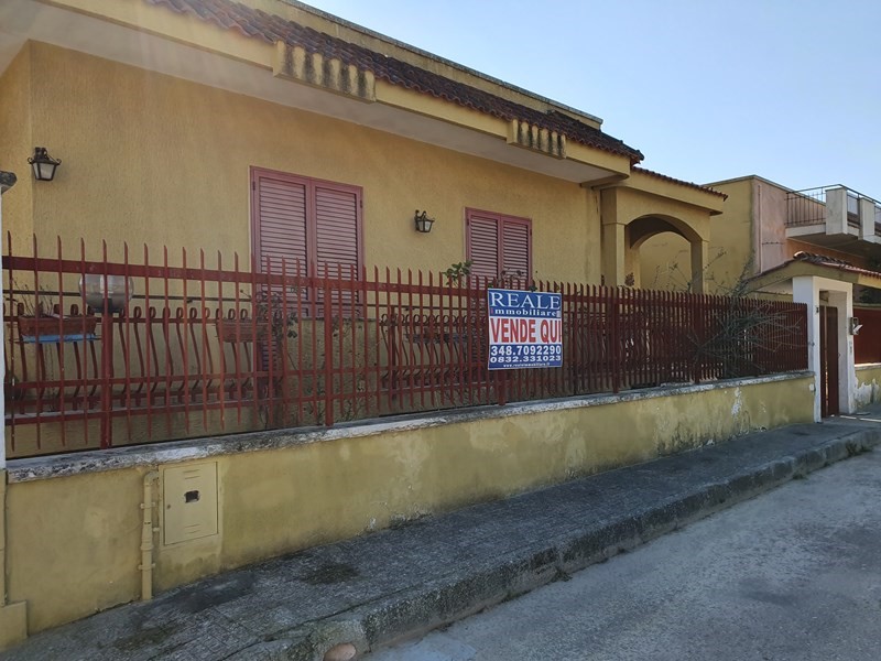 Villa in Affitto a Squinzano, 150'000€, arredato