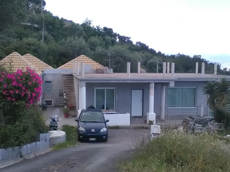 Villa in Vendita a Capo d'Orlando, zona Catutè , 250'000€, 180 m², arredato