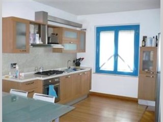 Villa bifamiliare in Vendita a Ariccia, zona Cecchina, 320'000€, 270 m²